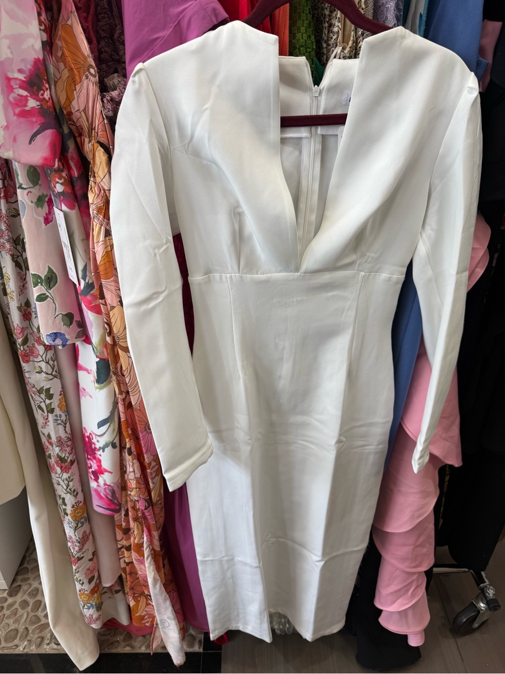Elegant White Long-Sleeve V-Neck Midi Dress